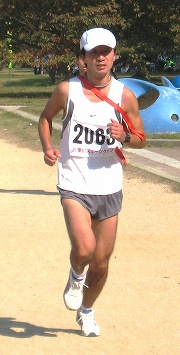 ハーフ男子優勝の堀田清志さん