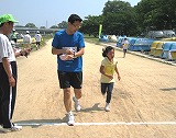 小学生1Km；滝澤未悠ちゃんゴール