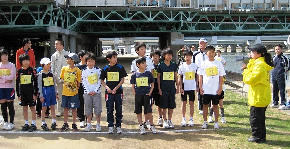 小学生1Kmマラソンのスタート前