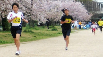 福田倫子さん(左)と水野みらいさん 福田倫子さん(左)と水野みらいさん