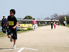 小学生1Kmマラソンのゴール