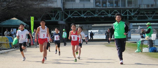 小学生1Kmランニングの部のスタート 小学生1Kmランニングの部のスタート