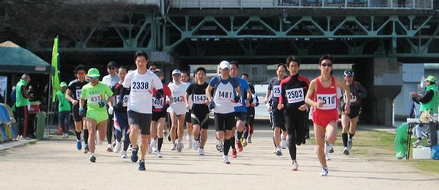 ハーフ・2時間走の部のスタート ハーフ・2時間走の部のスタート