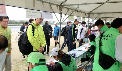 2011年ウルトラ70Km大会の受付風景 2011年ウルトラ70Km大会の受付風景