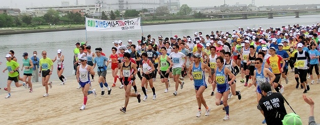2011年武庫川ユリカモメウルトラ70Kmマラソンのスタート