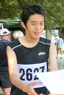 男子優勝の行場竹彦さん