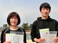 １０Kmの部で優勝の榎本美和さんと平池宏至さん