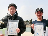 ハーフの部で優勝の加藤隆典さんと山本浩子さん