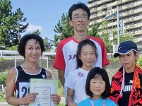 10Kmの部で優勝の宮武幹夫さんと糸氏明子さん