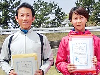 10Kmの部で優勝の鹿乗裕一さんと鎌田沙樹さん