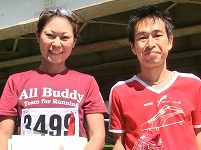 ハーフの部で優勝の森正裕さんと村上園子さん
