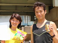 ハーフの部で優勝の小林千容さんと小林玲子さん