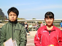 5Kmの部で優勝の黒木玄十さんと黒木玲奈さん