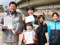 5Kmの部で優勝の前田昌孝さんと村上陽子さん