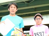 10Kmの部で優勝の川原章義さんと浜尚美さん