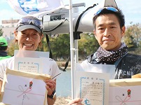 halfの部で優勝の森正裕さんと水内喜美代さん