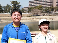 ハーフの部で優勝の前田昌孝さんと村上結希子