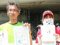 ハーフの部で優勝の前田武也さんと面家まゆ美さん