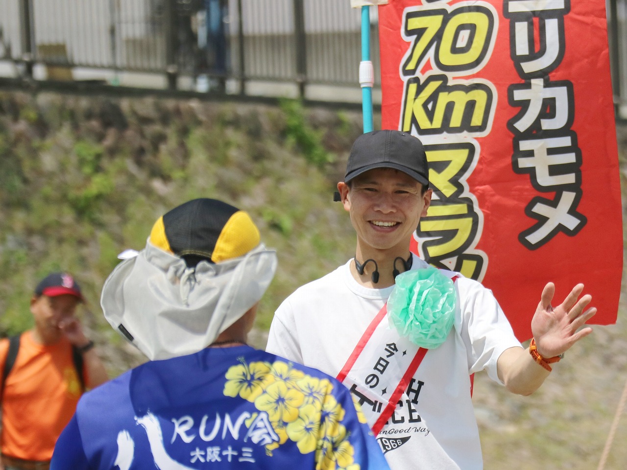 選手を応援する土井陵さん 選手を応援する土井陵さん