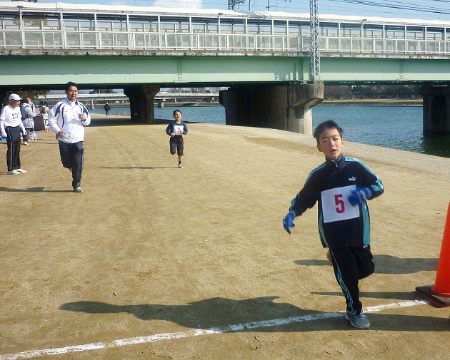 一番でゴールの西山広志君