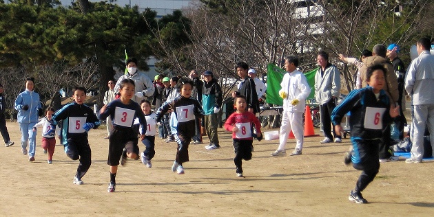小学生1Kmランニングのスタート