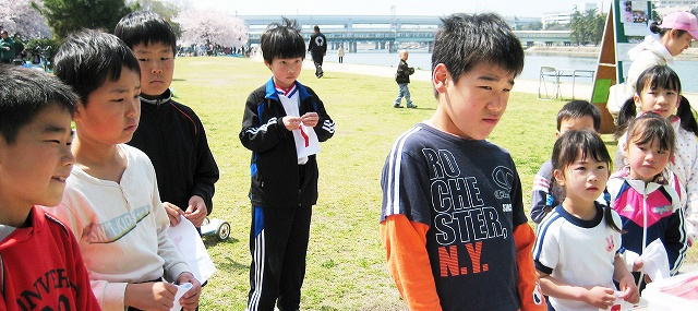 小学生1Kmランニングの表彰式